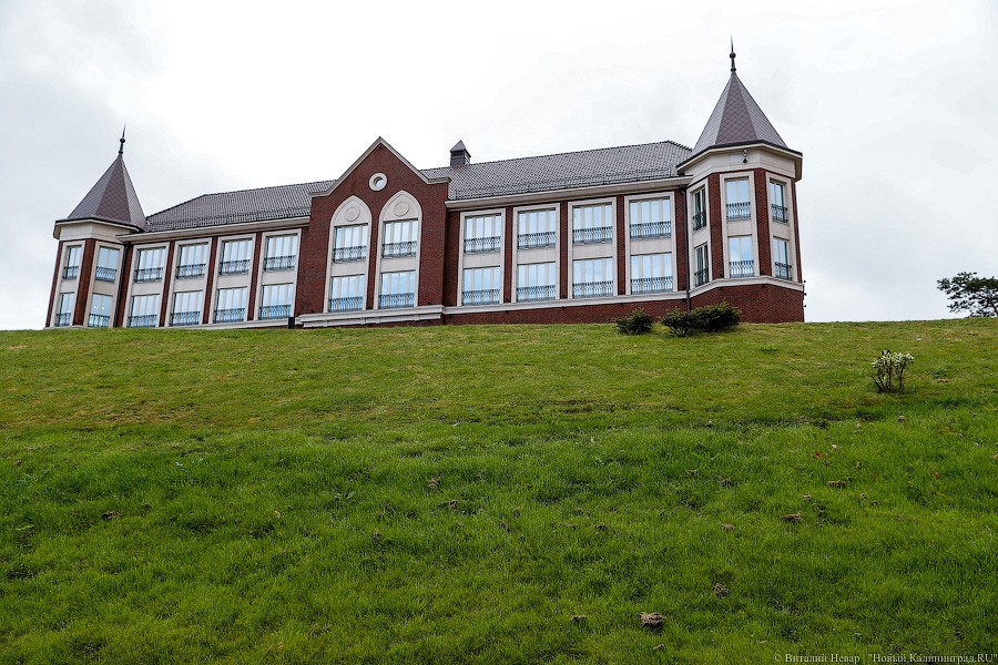 Время собирать камни: как восстанавливают берег у резиденции в Пионерском (фото)