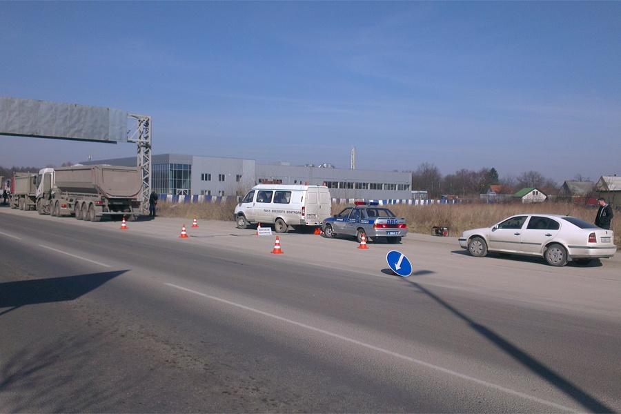 ГИБДД Калининграда взвешивает грузовики после жалобы жителей пр. Победы (+фото)