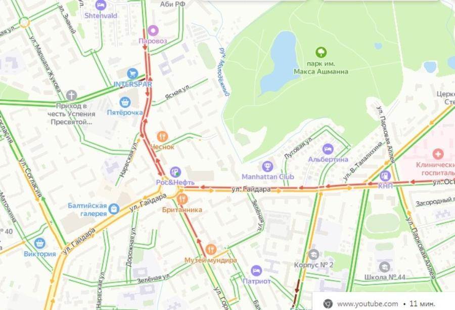 В конце Горького авария перекрыла проезжую часть