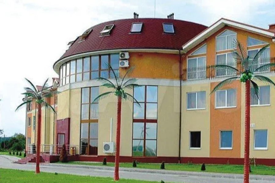 В поселке Шоссейное выставили на продажу гостиничный комплекс Lаs Pаlmаs