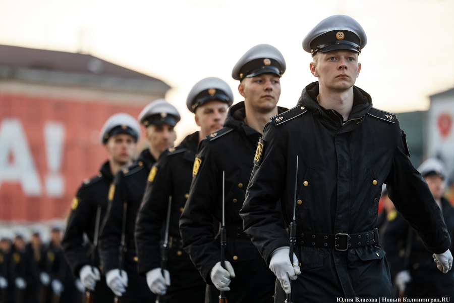 Другой формат по всей стране: в Калининграде прошла ночная репетиция парада Победы (фото)