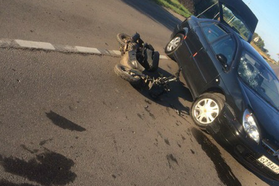 Очевидцы: под Гурьевском столкнулись «Ситроен» и мотоцикл, есть пострадавший (фото)