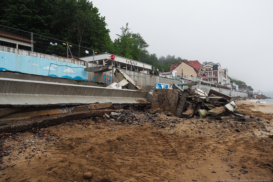 Обломки прошлого: как в Светлогорске разбирают старый променад (фото)