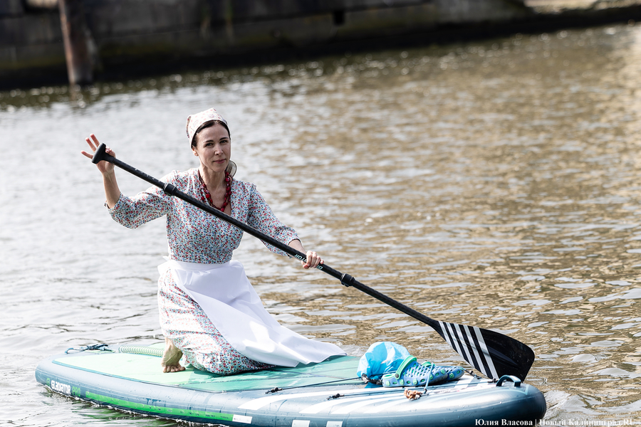 Царевны и богатыри на сапах: как в Калининграде прошёл костюмированный заплыв (фото)