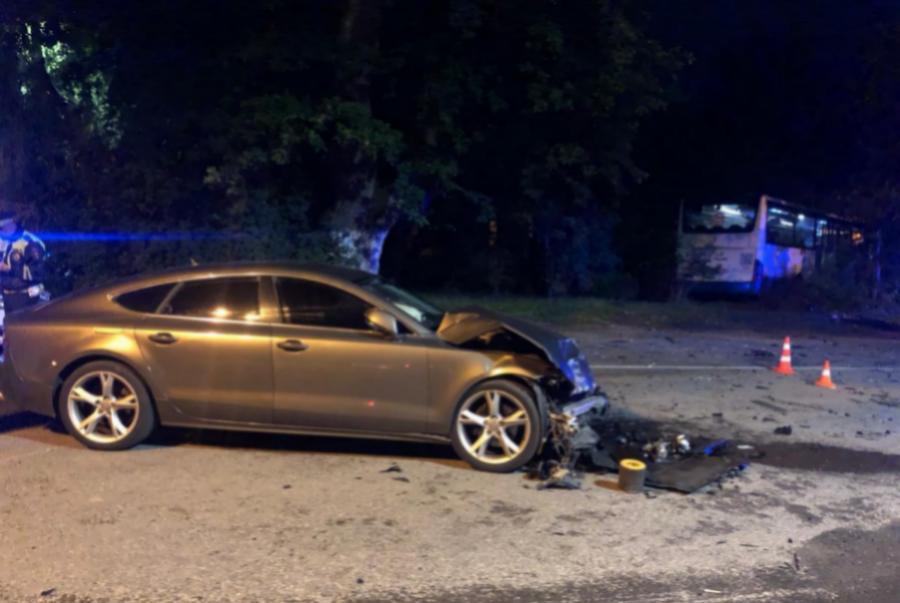 В Калининграде пьяный водитель врезался в рейсовый автобус, пострадали пассажиры (фото)