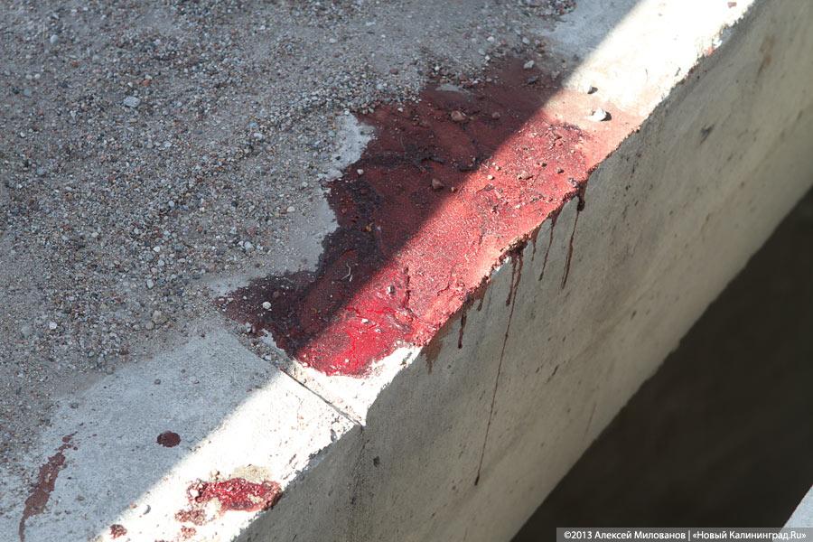 На второй эстакаде разбился мотоциклист, мотоцикл проехал ещё 300 метров (фото)