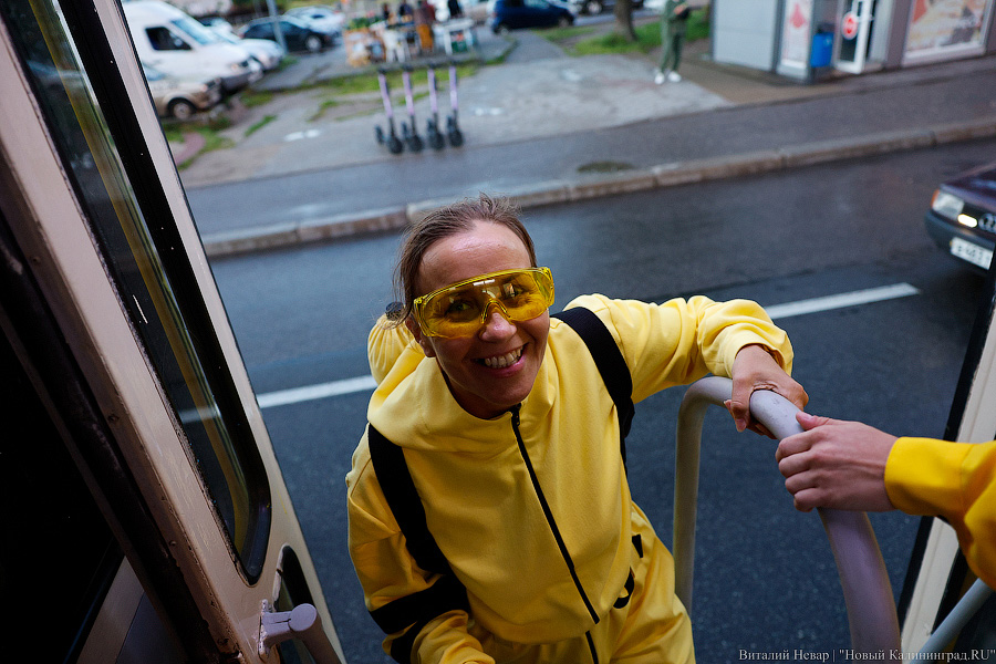 Не Калик, а Кёниг: в Калининграде запустили спектакль-променад в трамвае (фото)