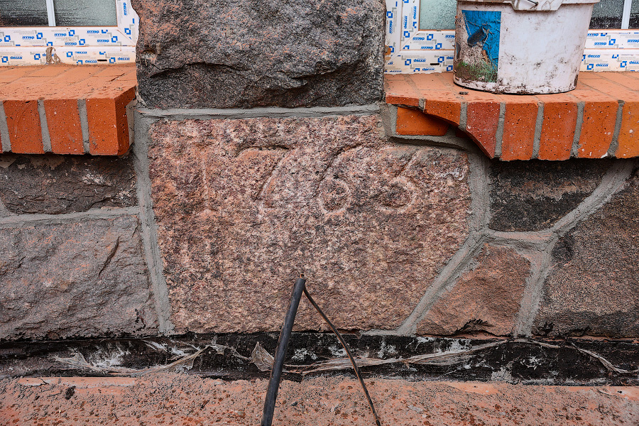 Ближе к истории: на Острове сняли леса со здания Еврейского сиротского приюта (фото)