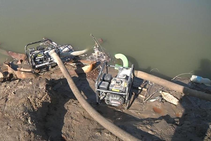 В Зеленоградской районе при засыпке карьеров полиция обнаружила копателей (фото)