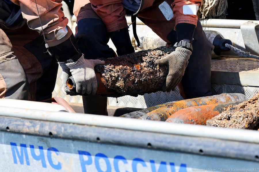 20 тысяч мин под водой: как проходит «разоружение» немецкой баржи под Балтийском (фото)
