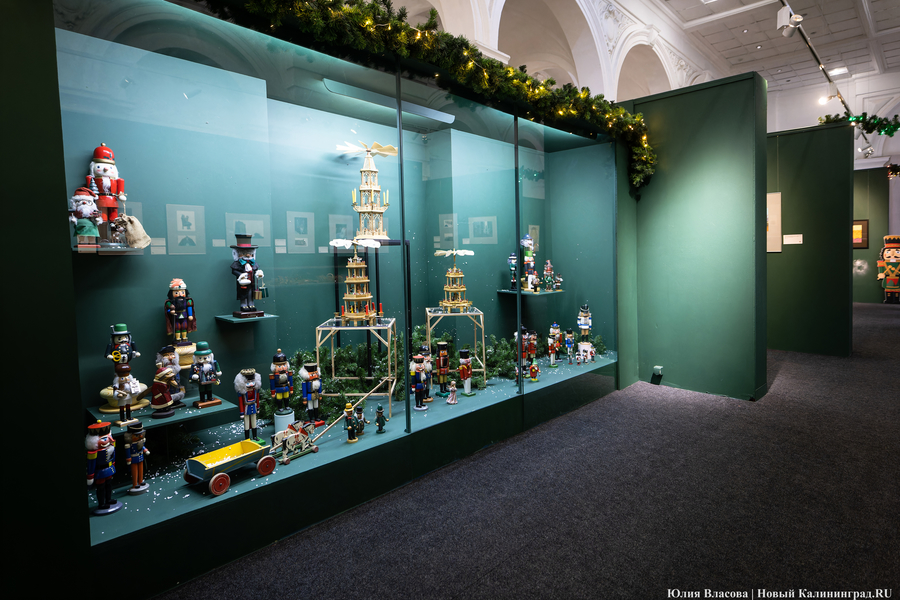 Символы Рождества и мир Гофмана: в Музее искусств открыли новогодний проект (фото)