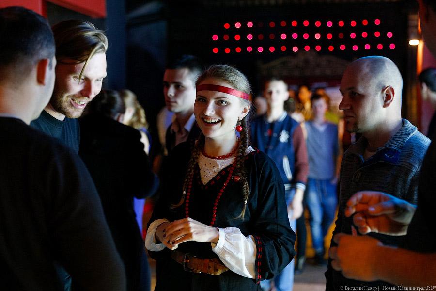  Лапти разбил об пол: на Вагонке прошёл концерт «Нейромонаха Феофана»