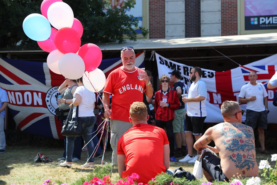 Captain Vodka: болельщики сборных Англии и Бельгии на улицах Калининграда (фото)