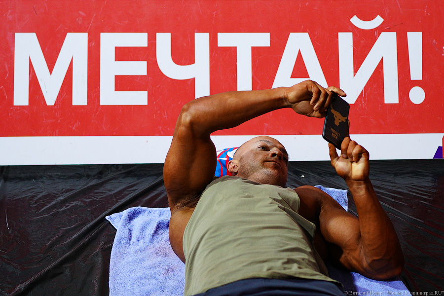 Игра мышцами: в Калининграде прошёл чемпионат области по бодибилдингу