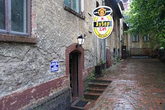 Строители демонтировали крышу 100-летнего здания в Калининграде