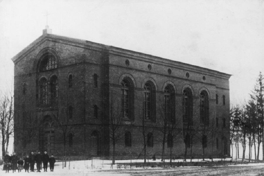 Нам на небо: кирха, построенная по инициативе прусского короля, превратилась в склад химикатов