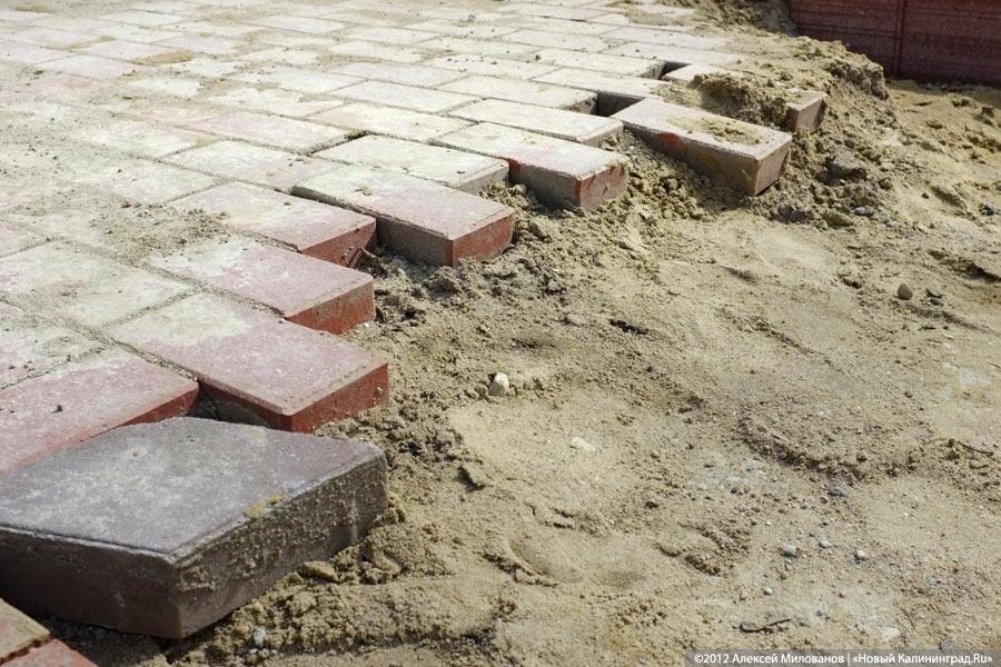 «Могила плитки»: набережная Верхнего озера после зимы