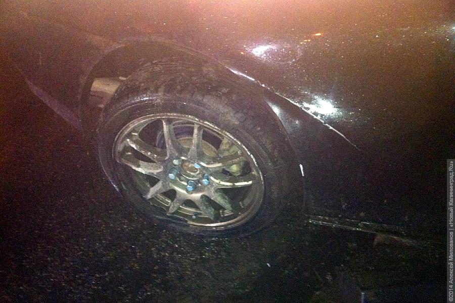 Водитель «Хонды» на Гагарина вылетел на встречку и «обнял» столб (фото)