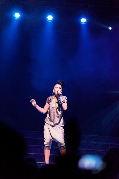 «Ну вот и поговорили»: фоторепортаж с концерта певицы Елки