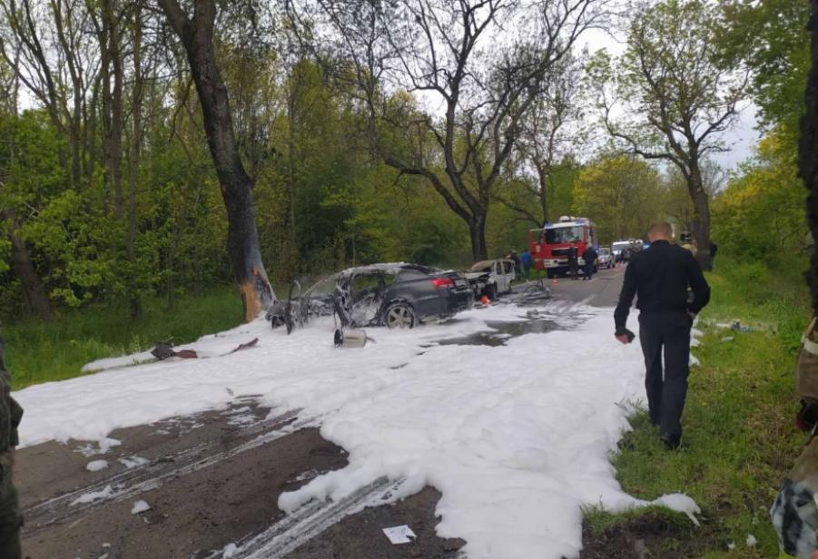 Очевидцы: на трассе Калининград-Балтийск сгорели две машины, есть погибшие (фото)