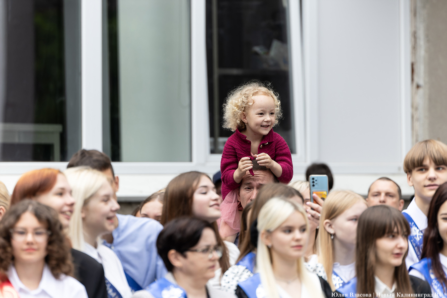 Под вальс из старого фильма: как проходил «Последний звонок» в школе № 6