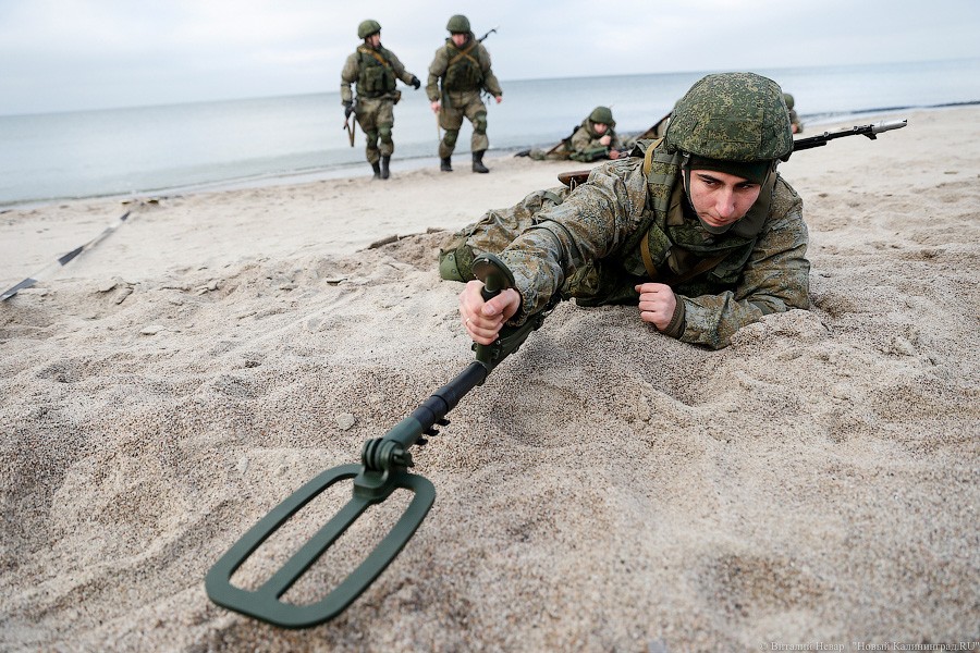 Горыныч и центнер тротила: саперы Балтфлота провели взрывные учения (фото)