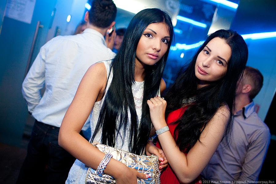 Бикини-пляж: в «Платинуме» прошел показ купальников