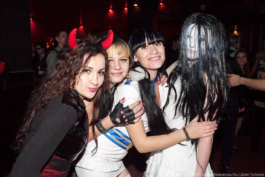 «Живее всех святых»: фоторепортаж с Хэллоуина на «Вагонке»