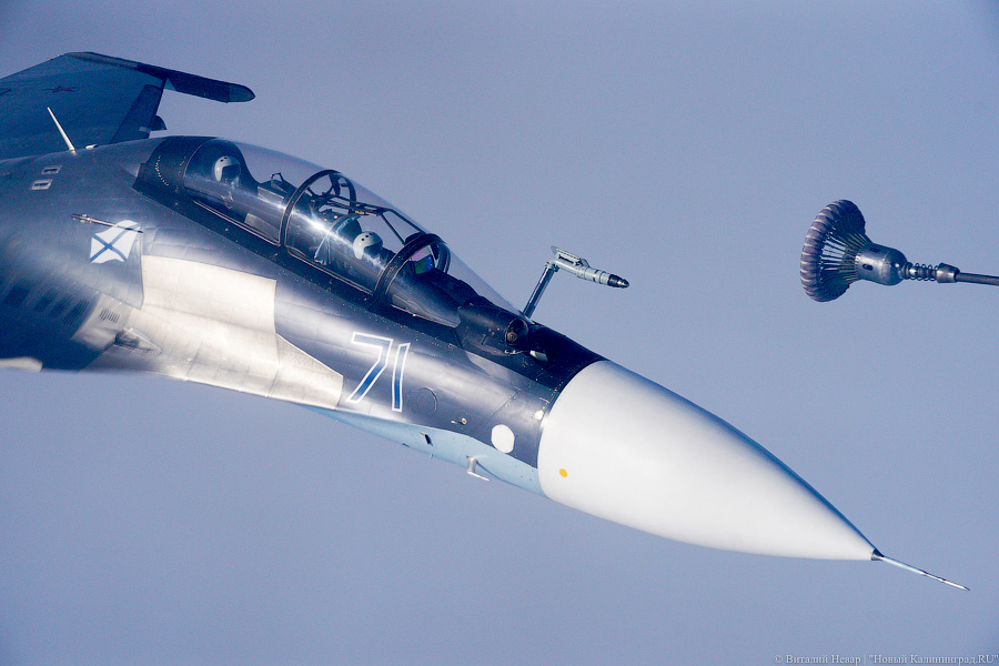 Летчики Балтфлота отрабатывают дозаправку в воздухе. Фоторепортаж «Нового Калининграда»