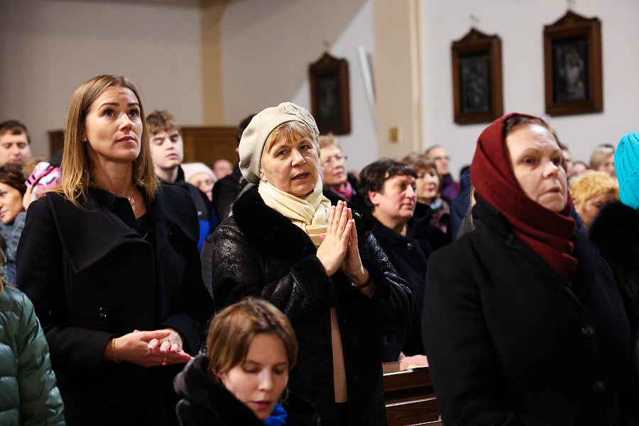 «Тихий крошечный Христос»: калининградские католики встретили Рождество (фото)