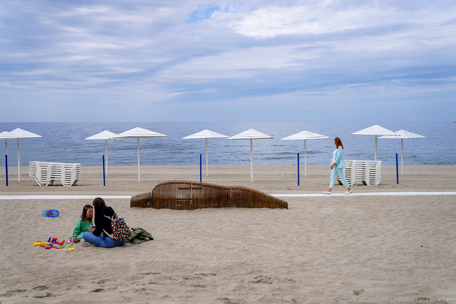 С 1 июля аренда шезлонга на пляже в Янтарном подорожает