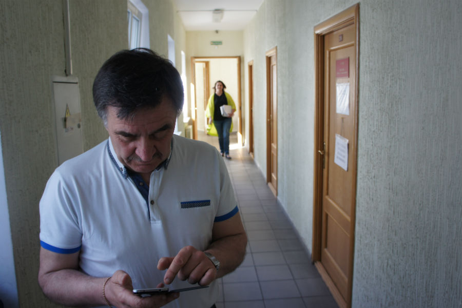 «Это мракобесие»: экс-директор школы борется за право вернуться на работу