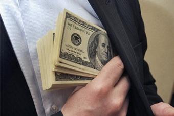 Зарплаты региональных чиновников на 20 тыс рублей выше средней по области