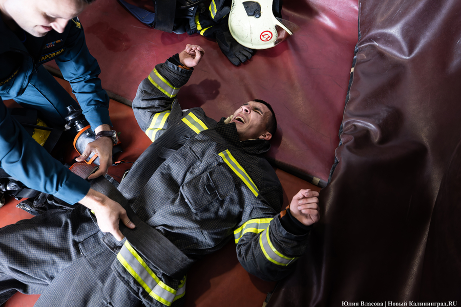 За три минуты на 25-й этаж: у пожарных прошли соревнование по скоростному подъёму (фото)