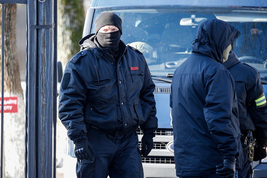 Бизнес-центр на Горького, куда пришли силовики, закрыли до вечера