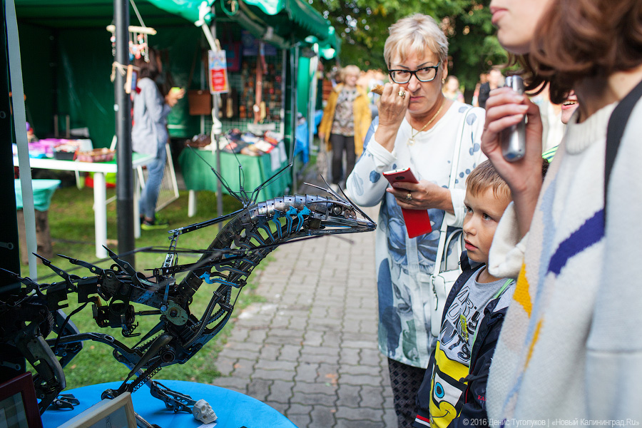 Тарелочка с голубой каёмочкой: что продавали на ярмарке «Город мастеров»