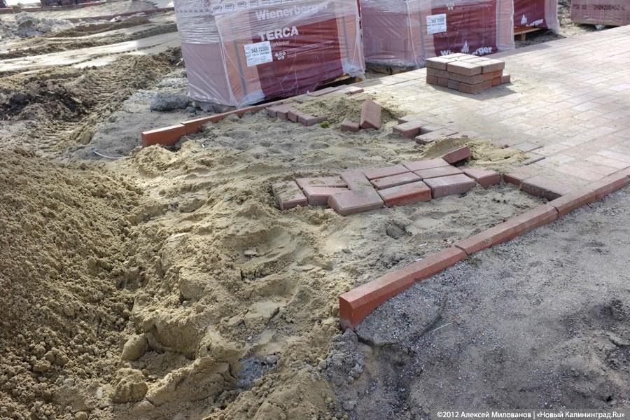 «Могила плитки»: набережная Верхнего озера после зимы