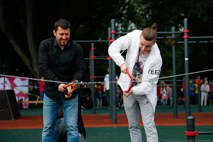 Воспитание улицей: как в Калининграде открывали площадку для воркаута