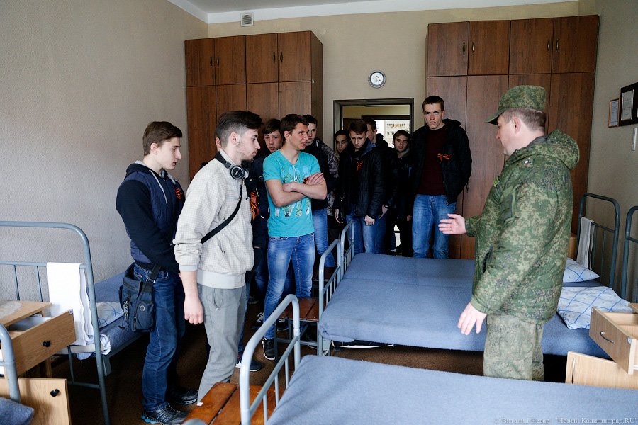 Поиграть в «танчики»: как призывникам Калининграда военную часть показывали