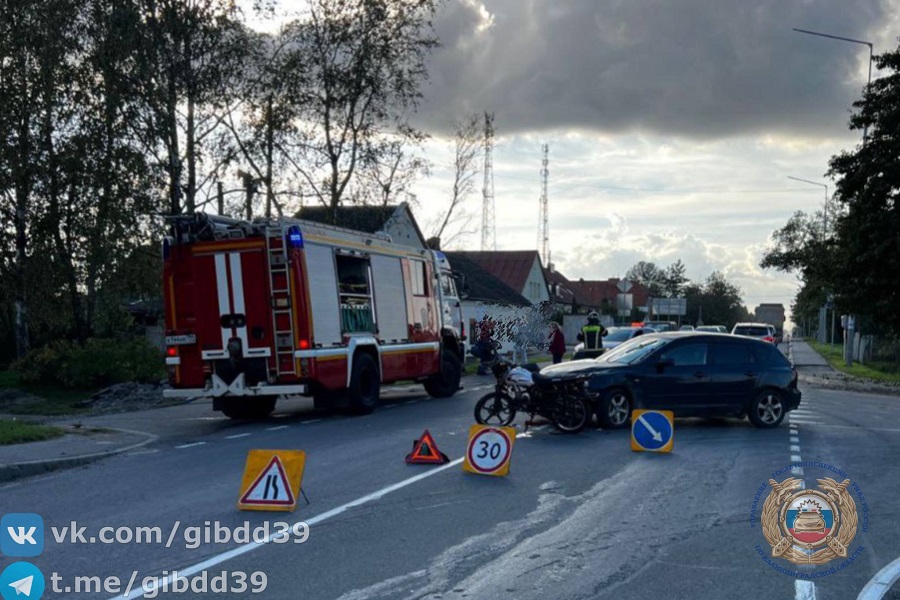 В ДТП на полесской трассе пострадали 17-летняя мопедистка и ее пассажир (видео)