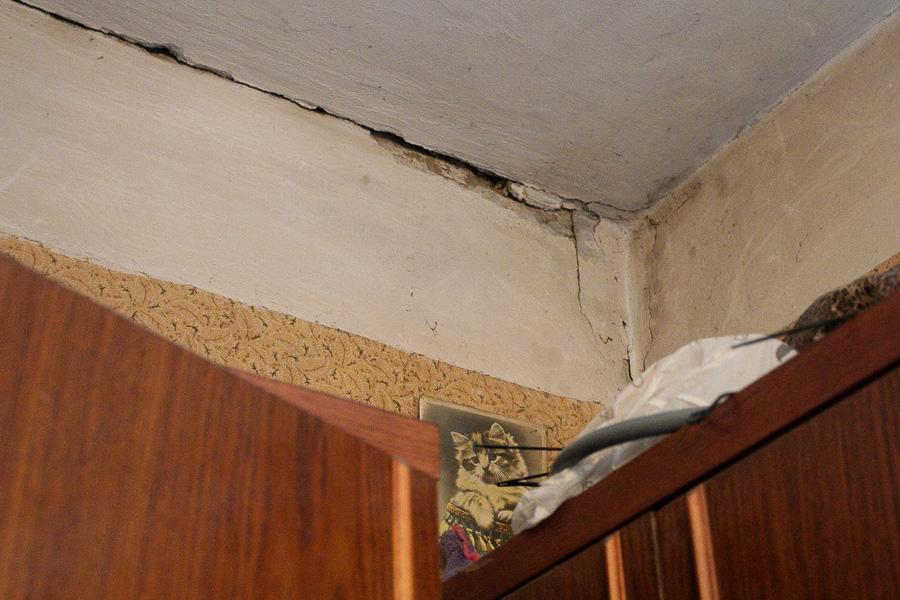 «Ладно, нас завалит, но детей?!»: власти Советска не спешат расселять аварийный дом