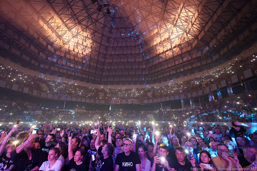 В Калининграде прошёл концерт группы «Кино». Голос Виктора Цоя оцифровали (фото)