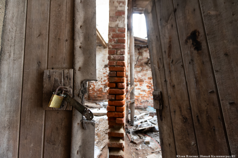 После 30 лет разрушений: в Железнодорожном готовятся к восстановлению фахверковых складов (фото)