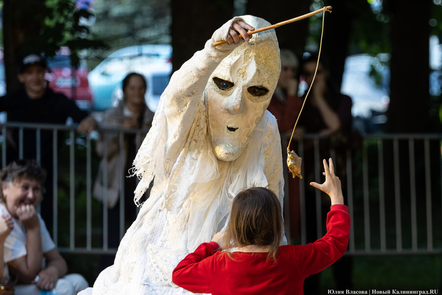 Не ложитесь на краю: как «Странствующие куклы господина Пэжо» убаюкали «Балтику» (фото)