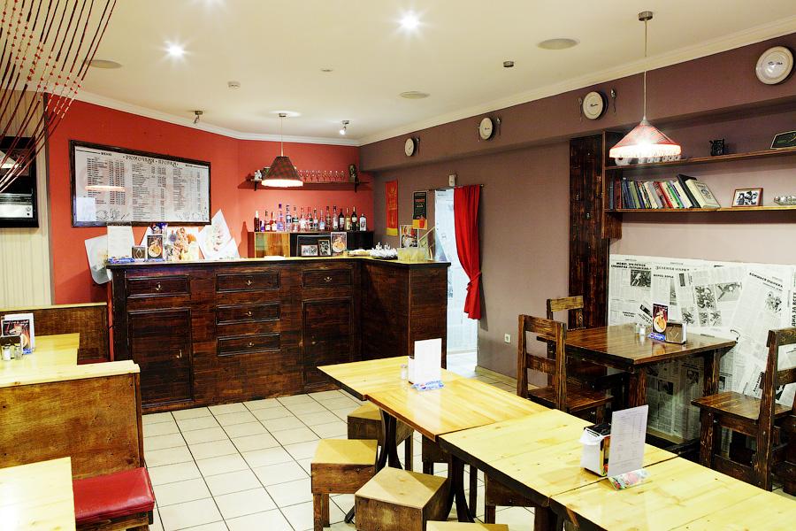 «Мы живем за счет любви наших клиентов»: владелец рюмочной «Пробка» Антон Гендриксон