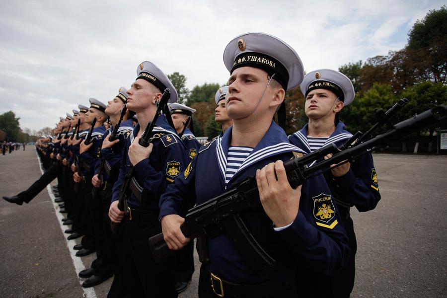 На верность Родине: 300 курсантов БВМИ приняли военную присягу