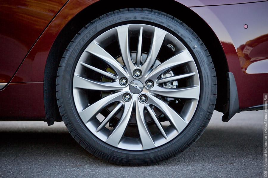 Один другого лучше: двойной тест-драйв Hyundai Genesis нового поколения