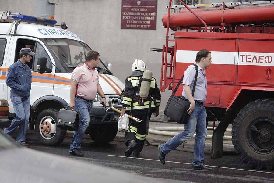 В КГТУ на Советском проспекте произошло задымление, работали 5 пожарных расчётов (+фото)