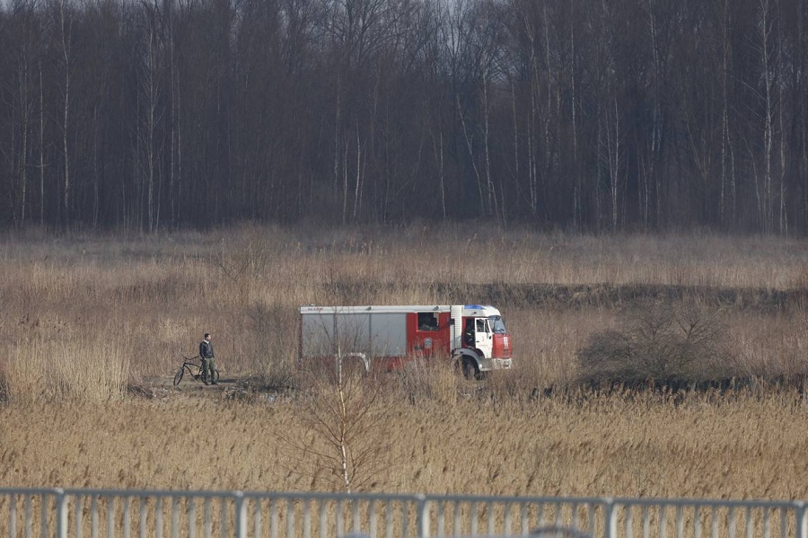«Тушение затруднено сложностью подхода»: в МЧС прокомментировали пожар на Острове (фото)