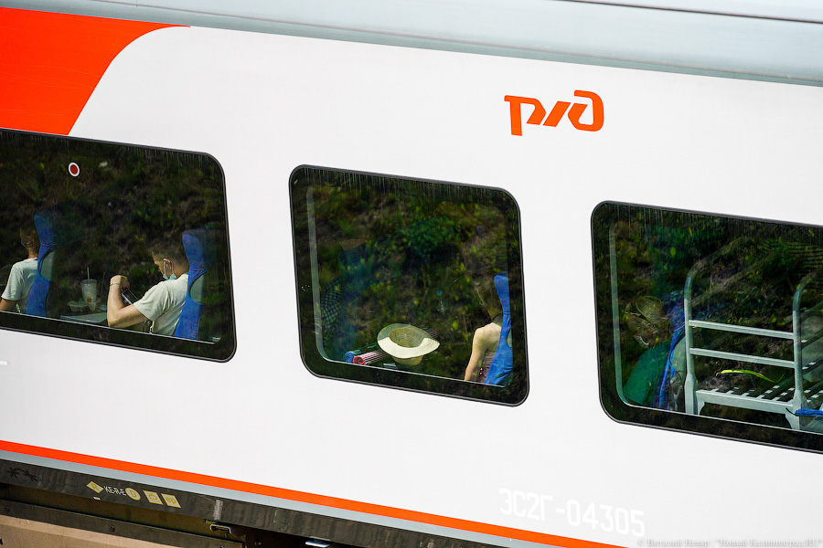 Не для слабаков: желающие уехать к морю штурмуют электрички и автобусы